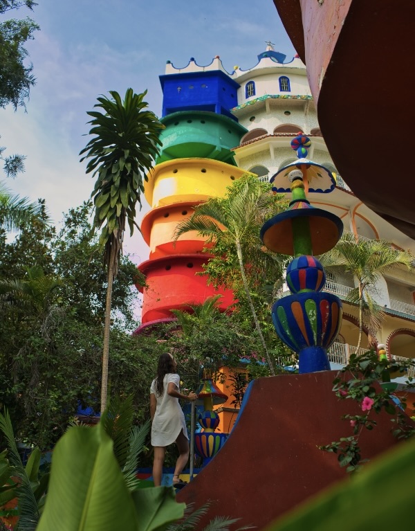 Castillo colorido con naturaleza